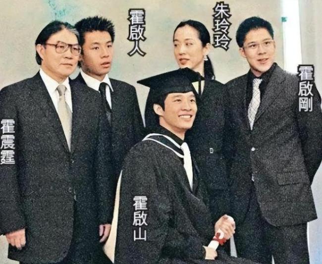 纪念霍英东诞辰百年 霍启刚罕晒父子四人同框照