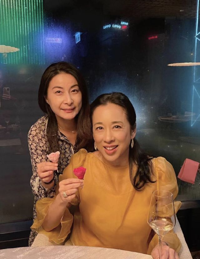 纪念霍英东诞辰百年 霍启刚罕晒父子四人同框照