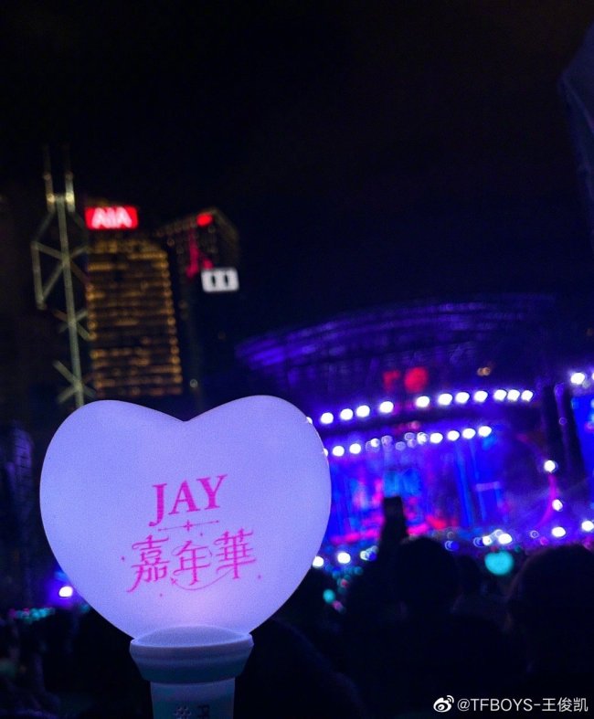 王俊凯去看周杰伦演唱会
