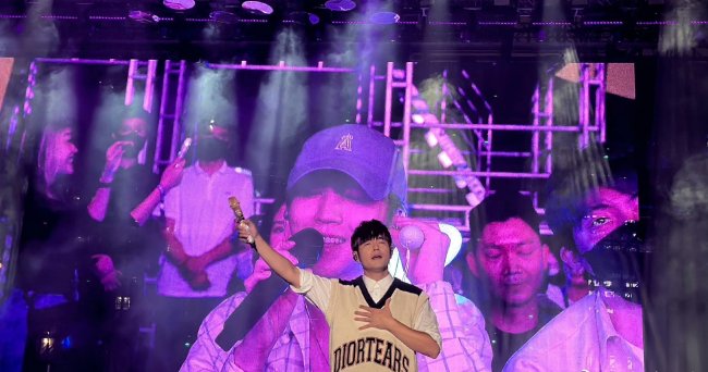 王俊凯去看周杰伦演唱会