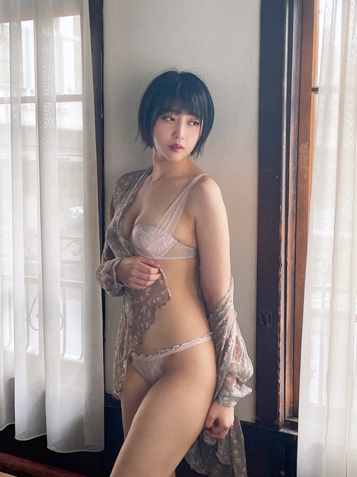 夏日大变身!F罩杯清新美少女“夏目响”转型小麦肌辣妹造型大受好评!