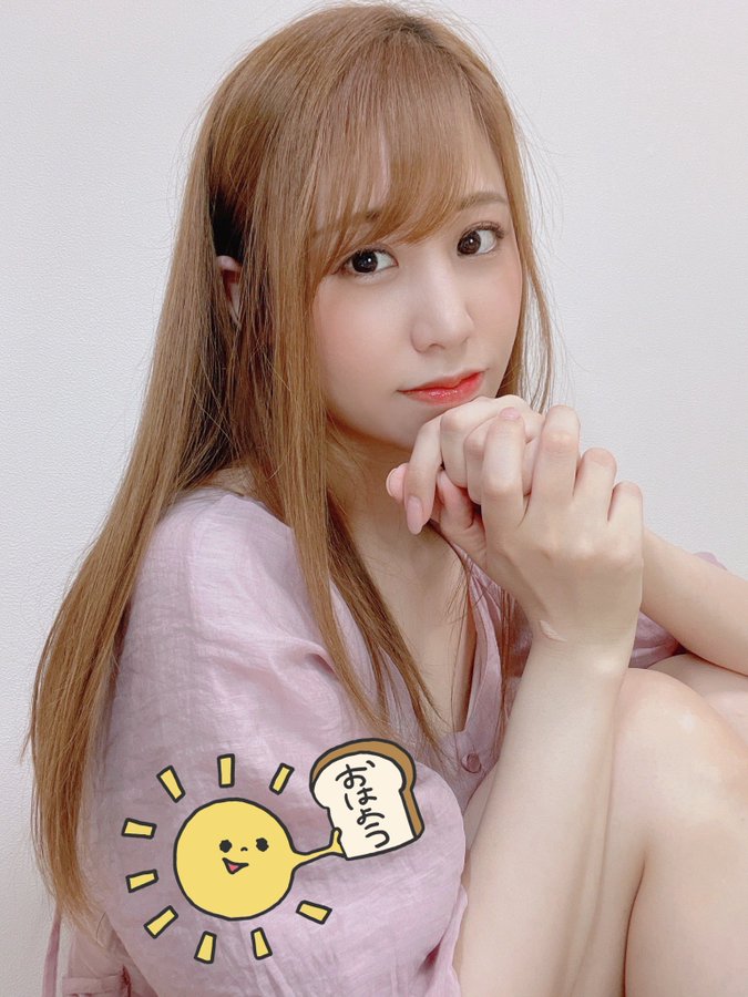 自拍高手!E罩杯气质美女“䌷莉绪”曾当过偶像兼声优、推特美照多到看不完!