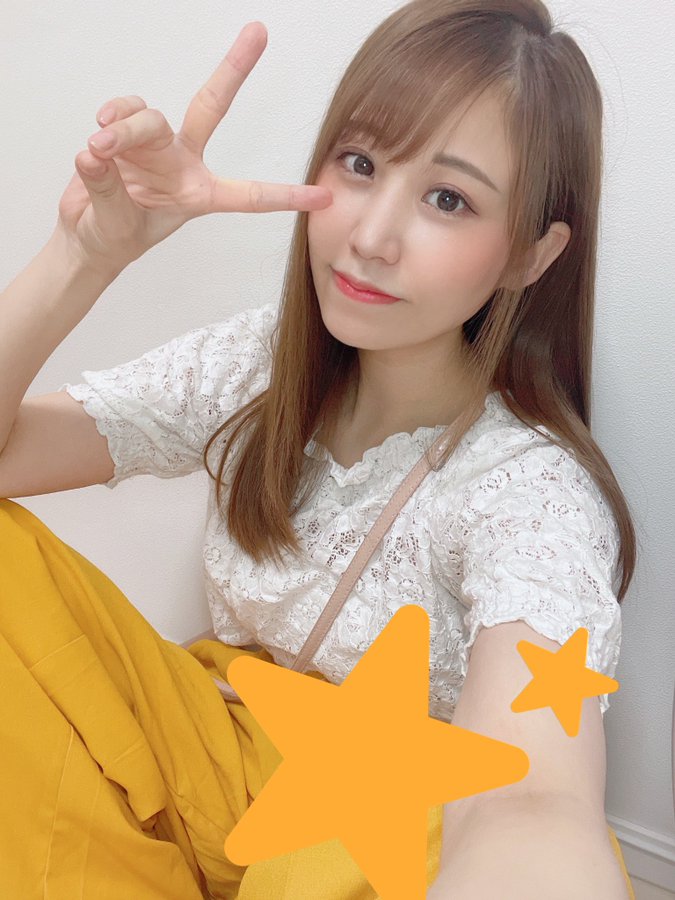 自拍高手!E罩杯气质美女“䌷莉绪”曾当过偶像兼声优、推特美照多到看不完!