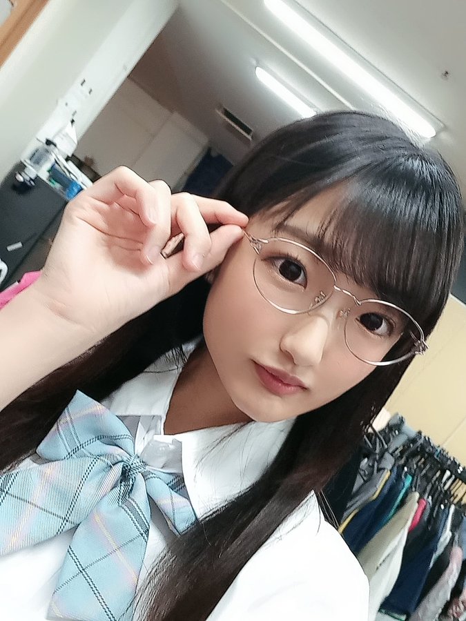 性感单眼皮!雪白F罩杯纤细美少女“夏爱梓”移籍事务所改名再战!