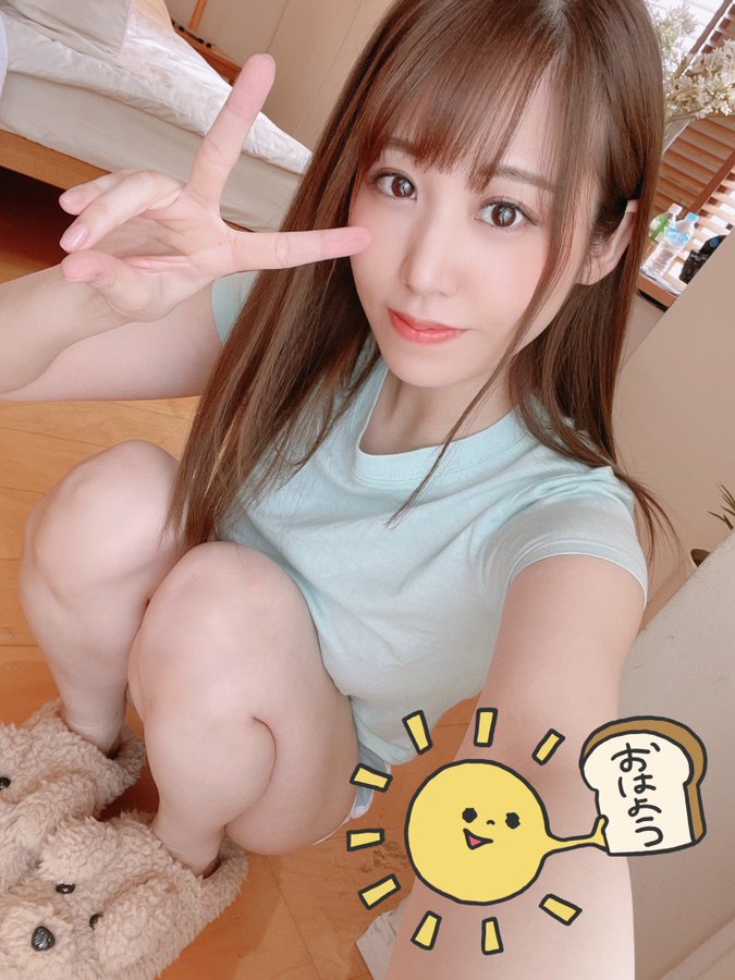 自拍高手!E罩杯气质美女“䌷莉绪”曾当过偶像兼声优、推特美照多到看不完!