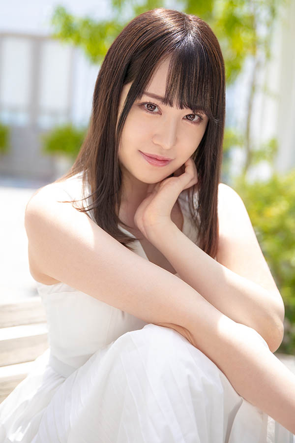 前偶像出道！ E罩杯白皙小只马美少女“时田萌萌”先出大尺写真集、旋即出道！