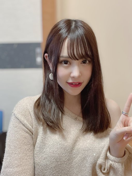 前偶像出道！ E罩杯白皙小只马美少女“时田萌萌”先出大尺写真集、旋即出道！