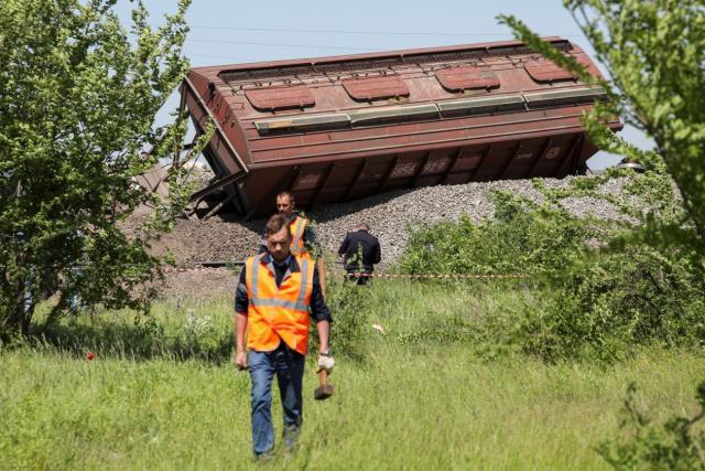 克里米亚一列车发生脱轨 当地亲俄官员声称是“蓄意行为”所致
