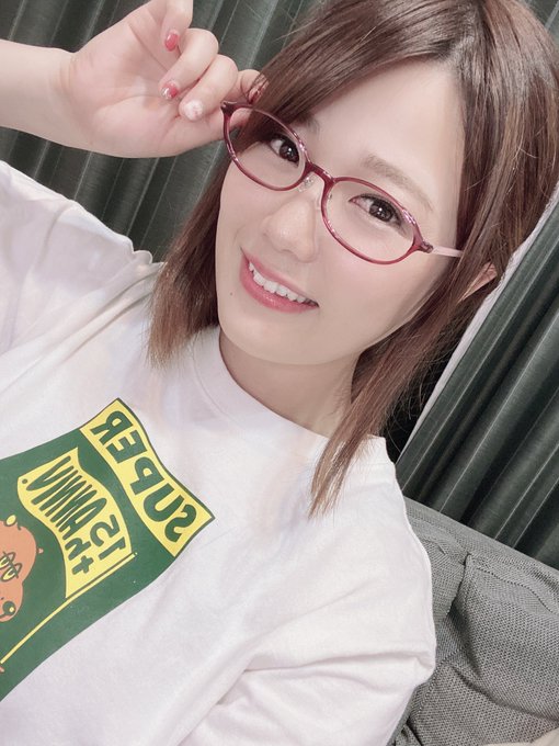 上万追踪!界令和第一位J罩杯神乳“佐知子”开玩抖音!