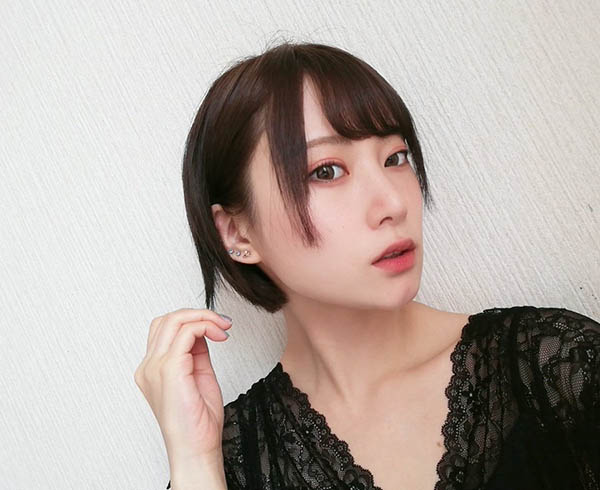 隐藏版素人新人!雪白微乳美女“廿楽真理”身兼看护师出道!