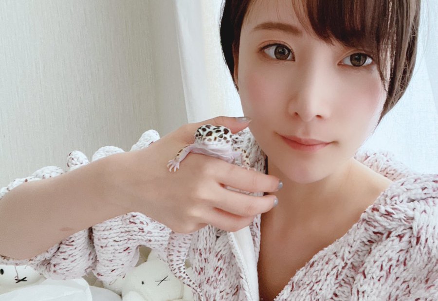 隐藏版素人新人!雪白微乳美女“廿楽真理”身兼看护师出道!