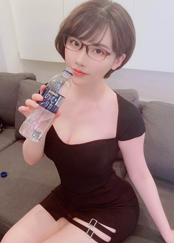 转战水管!推特爆红女神“深田咏美”频道开张三个月冲破1500万次点阅!