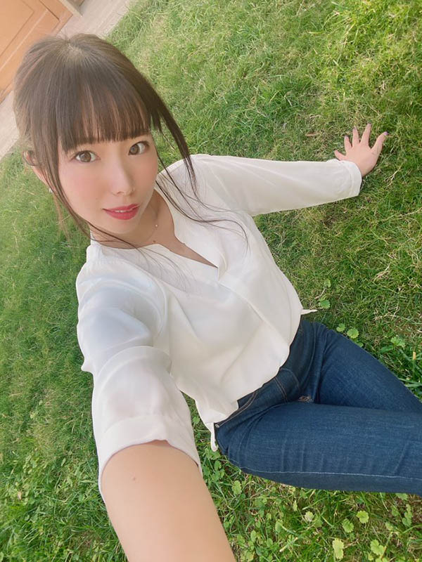 眼镜诱惑! D罩杯性感服装设计师“美波小津绘”出道、毛衣底下藏不住波涛汹涌!