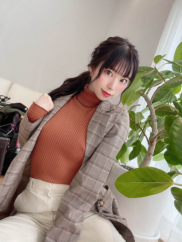 眼镜诱惑! D罩杯性感服装设计师“美波小津绘”出道、毛衣底下藏不住波涛汹涌!