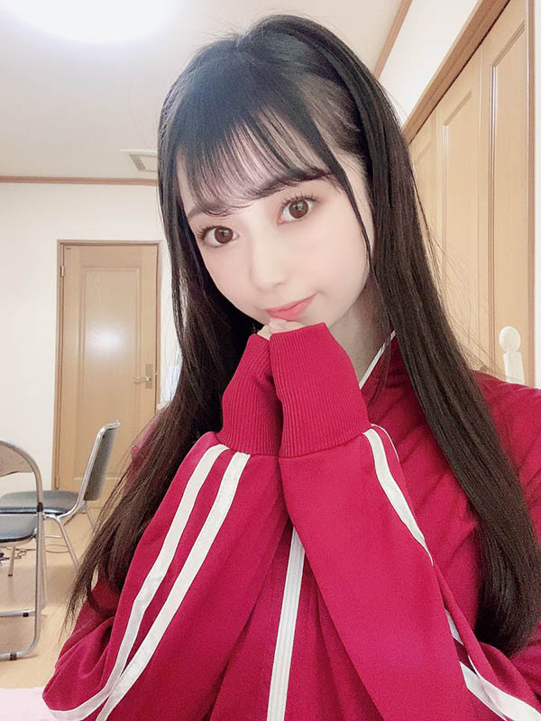 期末考与拍片兼顾! 嫩白甜E罩杯女大学生新人“吉野里奈”素颜亮相!