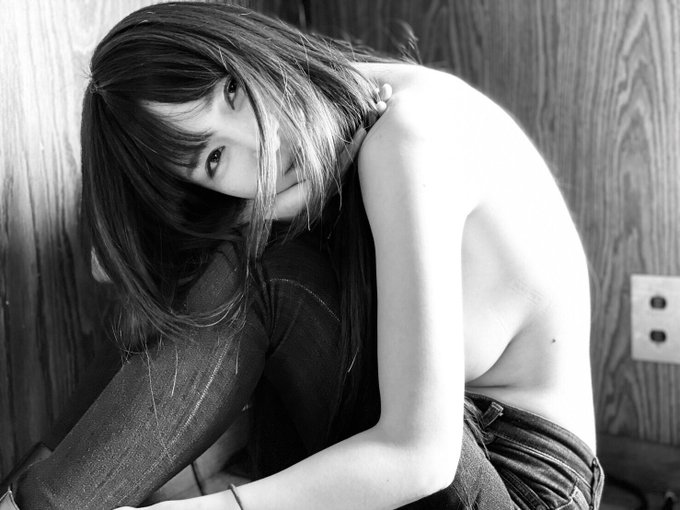 活动再开! 性感腰窝女神「小野夕子」本月登上周刊献身火辣写真!
