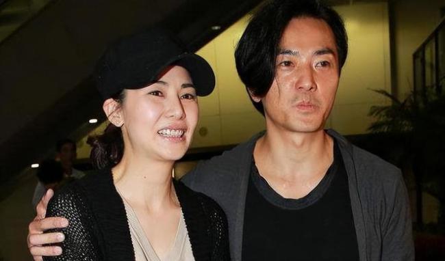 郑伊健携老婆现身日本朴素似路人 蒙嘉慧身宽体胖