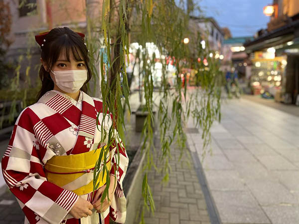 和服老店千金! C罩杯白净美少女「白桃花」出道自曝:高二就决定好了。