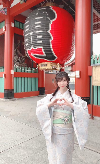人气持续升温！ 冰山系清纯美少女「蓝芽水月」推特IG突破10万大关！