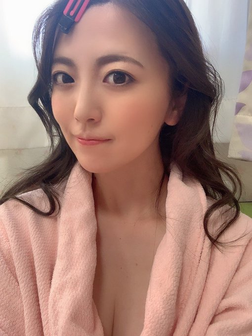 看AV学习性感！ 35岁美淑女人妻「木下凛凛子」梦想成真AV出道！