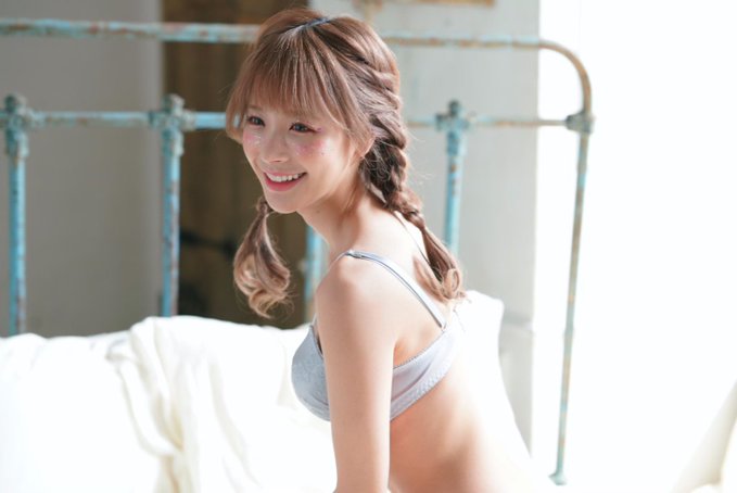 可爱mix性感! F罩杯大胃女王「桃乃木香奈」担任内衣MD美照连发狂吸上千赞!