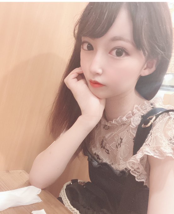 苗条纤细！ D罩杯美乳女大生「潮美舞」出道！