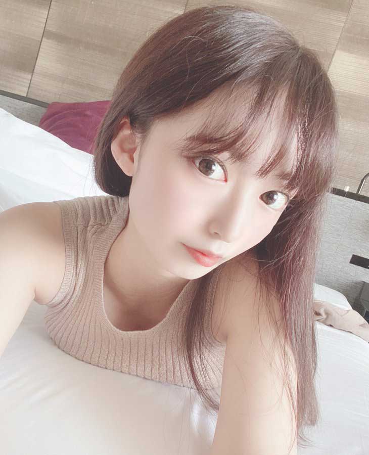 苗条纤细！ D罩杯美乳女大生「潮美舞」出道！