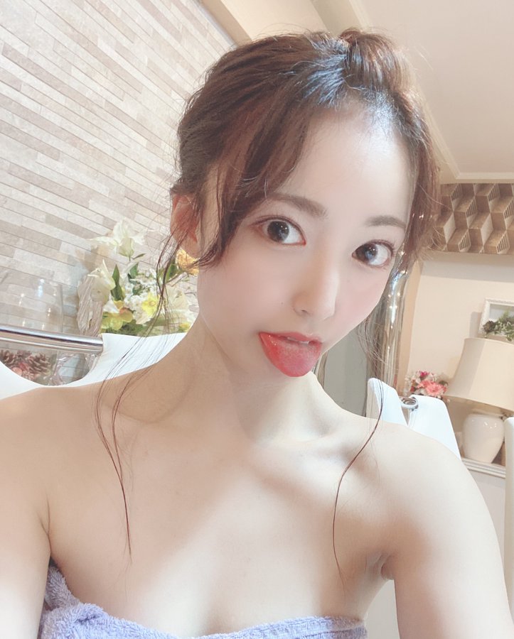 苗条纤细！ D罩杯美乳女大生「潮美舞」出道！