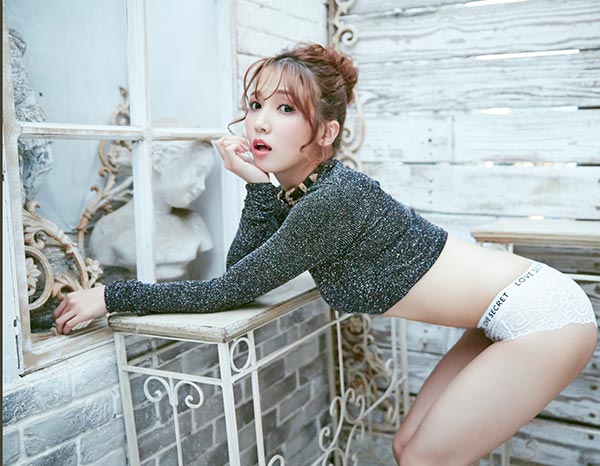 床上癖好、敏感带、交情最好的女优? 资深暗黑女神「友田彩也香」专访一次解密!