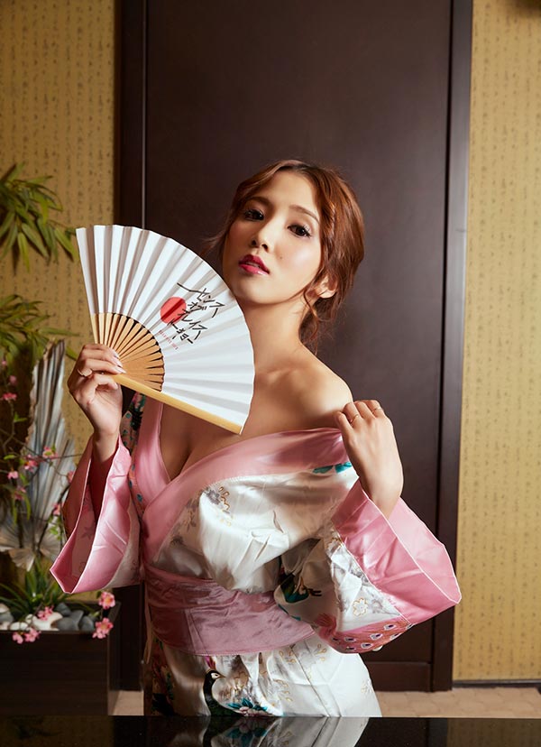 唱名亲签! 性感成人偶像「友田彩也香」将举办线上签名会!