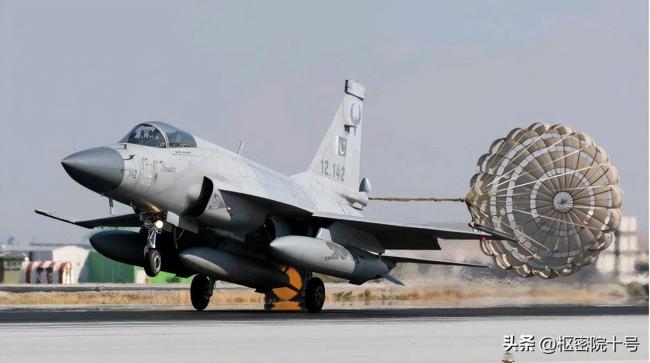 淘汰美国F-16，这国也选择了中巴“枭龙”战斗机！