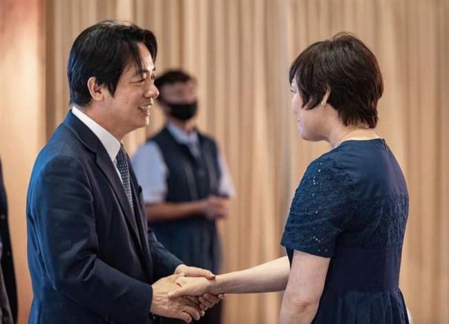 安倍晋三遗孀窜访台湾，民进党赖清德会见时称“一年后还觉得感伤”，网友：奴颜媚骨