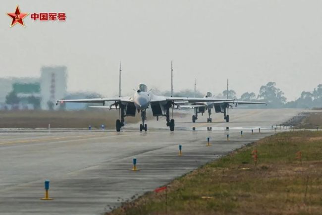 堵住漏洞，解放军在南海岛礁摆开阵势，歼-20入驻的条件已具备