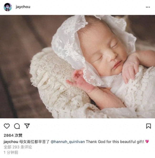 周杰伦晒三胎女儿背影照 父女牵手漫步好浪漫