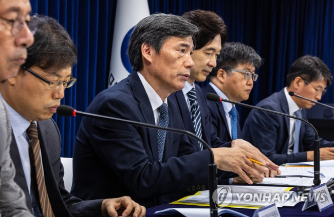 尹锡悦差评率超六成，因为这两件事犯了众怒