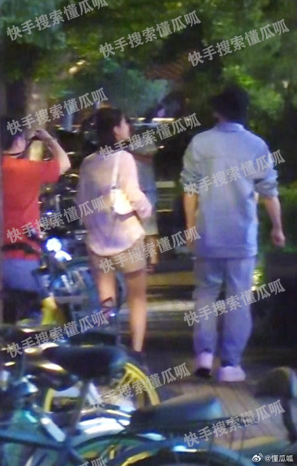 彭昱畅直播辟谣“背着女友搞暧昧”称女生就是女友