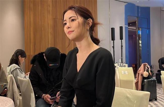 妹妹曝Selina近状：享受当妈 与小男友没结婚规划