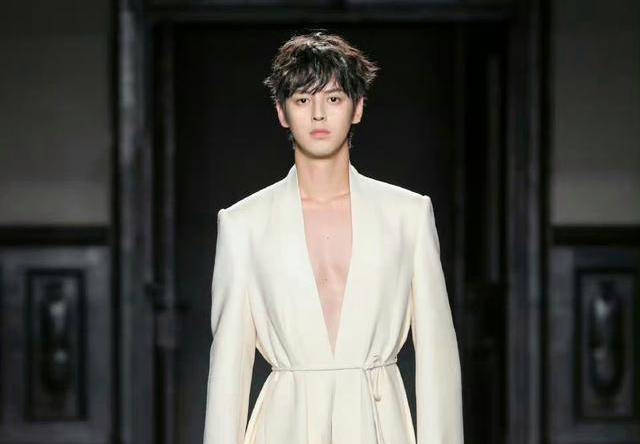 模特王艺疑发文称单敬尧劈腿:兔子偷吃窝边草