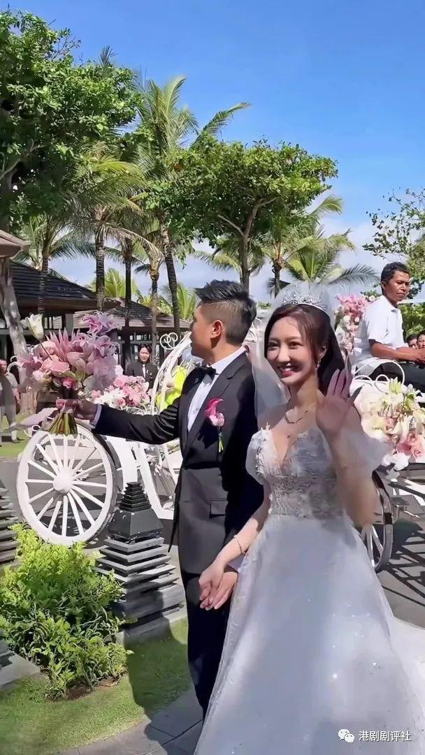 TVB小花与圈外男友巴厘岛结婚 在婚礼现场落泪