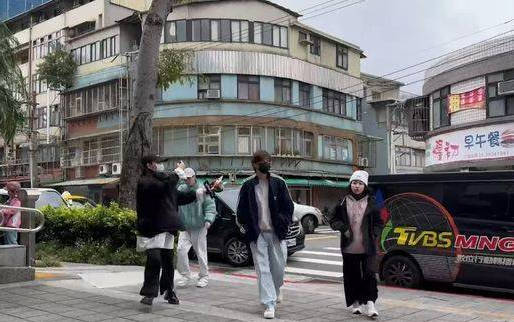 炎亚纶今日出庭受审 因涉嫌偷拍私密视频被起诉