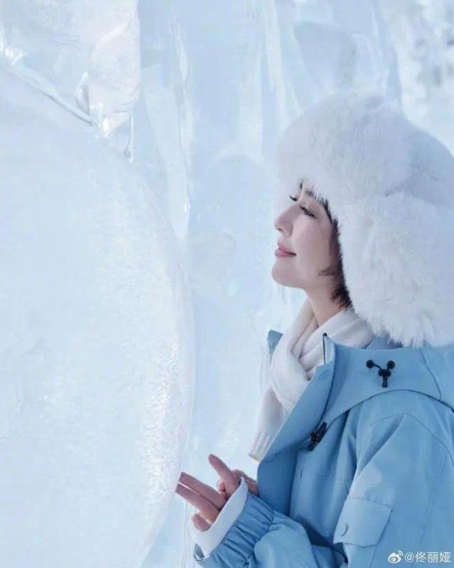 佟丽娅分享雪景美照 笑容甜美宛如梦中情人