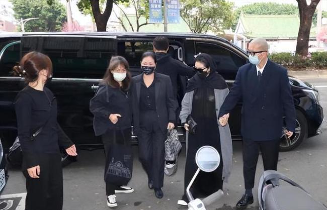 小S因公公去世将停工一周 葬礼结束后预计下周复工