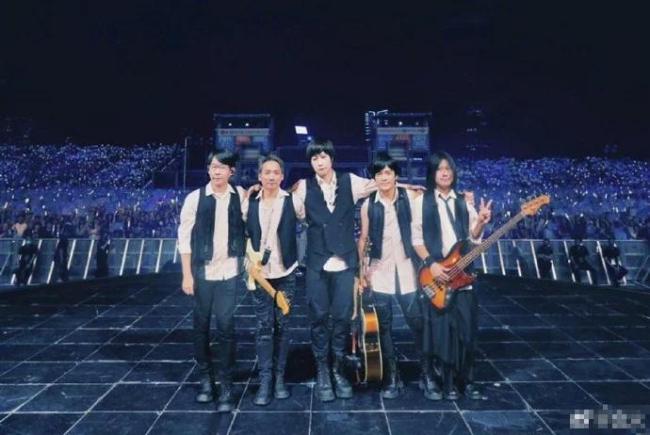 五月天演唱会拆台工人不慎高台坠落 昏迷不醒