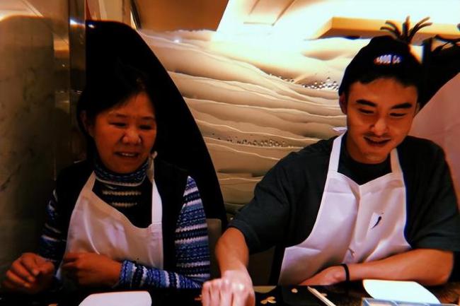 阮经天妈妈因病离世 母子最后同框合影照公开