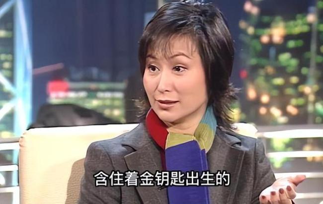 何超琼和父亲何鸿燊旧照公开：1969年住豪宅