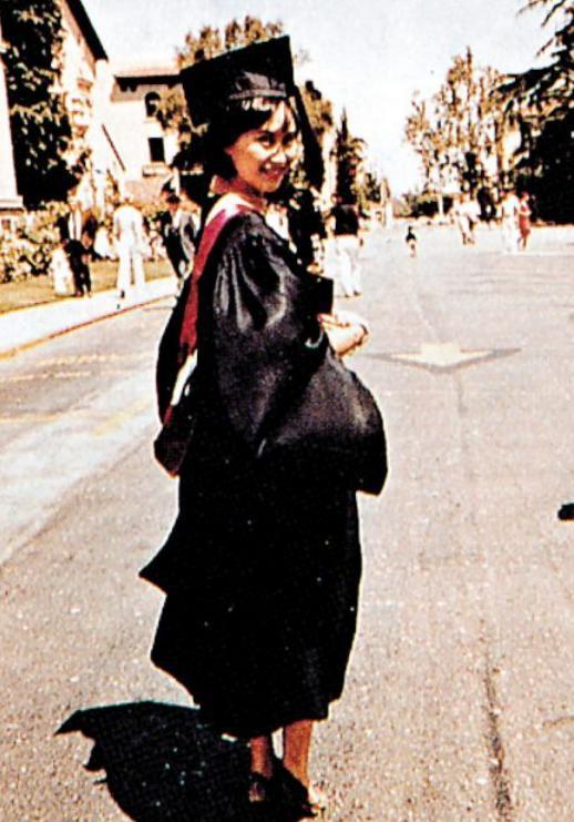 何超琼和父亲何鸿燊旧照公开：1969年住豪宅