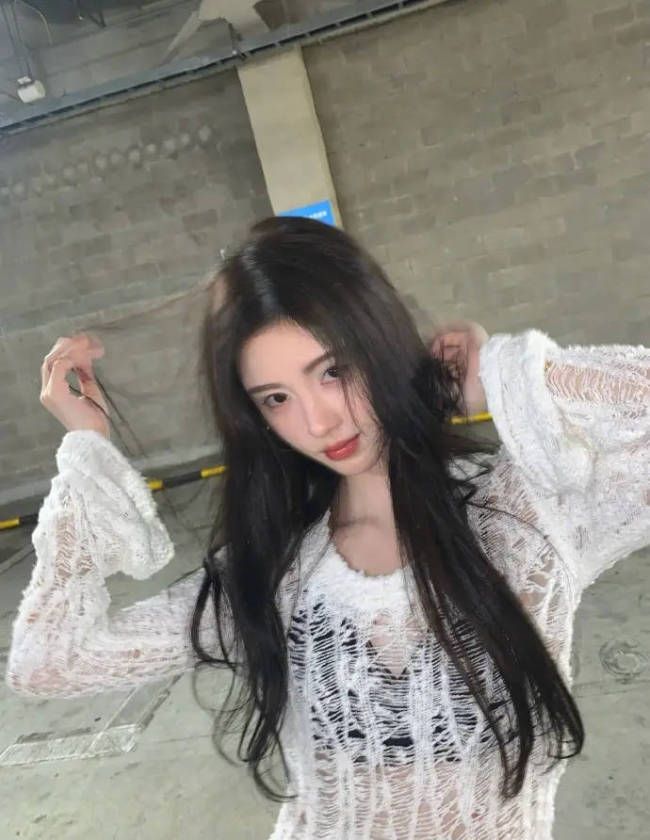 鞠婧祎修改了社交账号认证！删掉了“丝芭”前缀