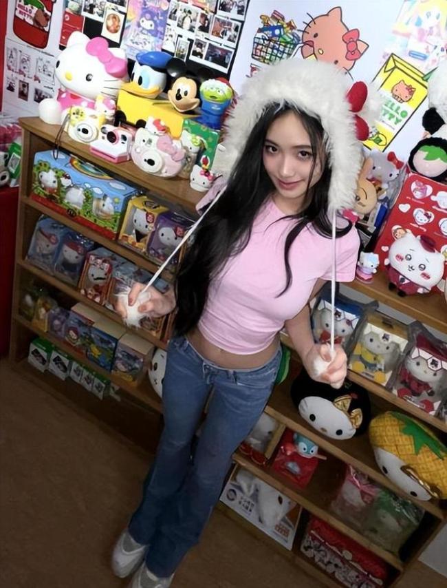 小S大女儿Elly上杂志 照片风格比小S夸张
