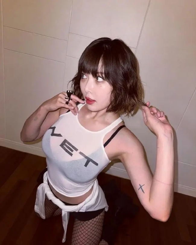 泫雅近期营业照大秀好身材 穿白T又健康又美