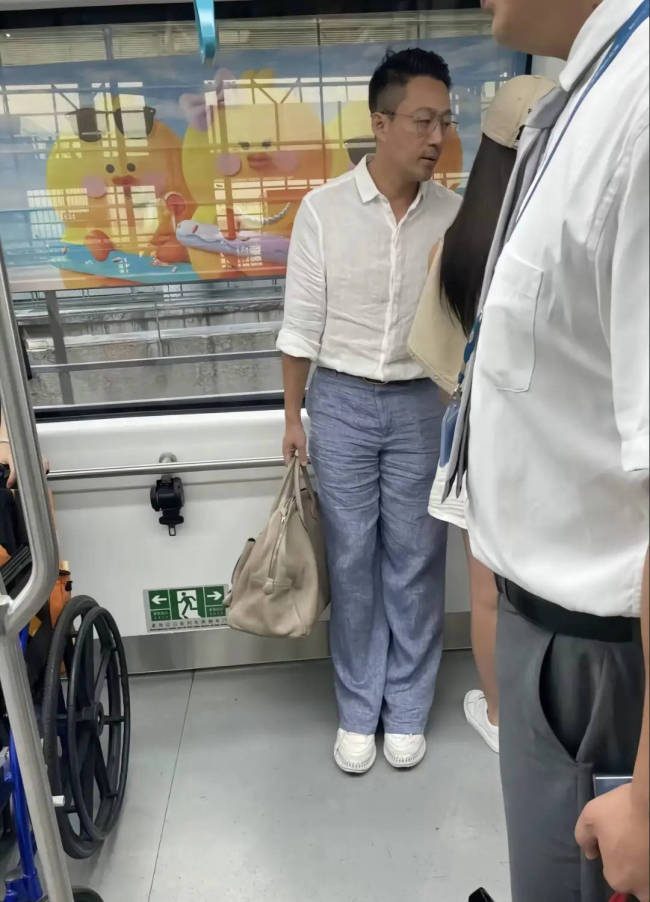 汪小菲怒斥偷拍者：随便乱发这样好吗？